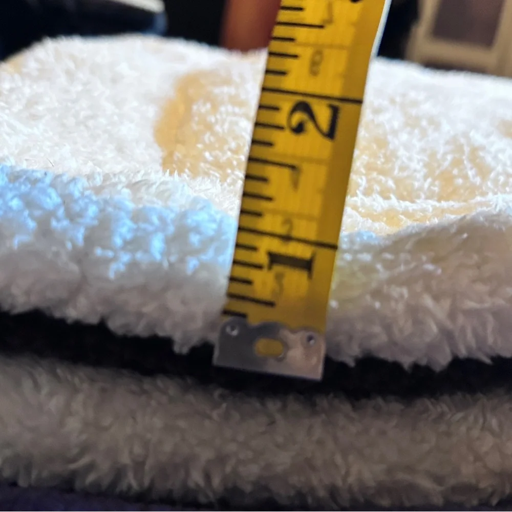 Cozy SELF HEATED SMALL PET BED - Cream and Brown, 21”x17” (2 available)